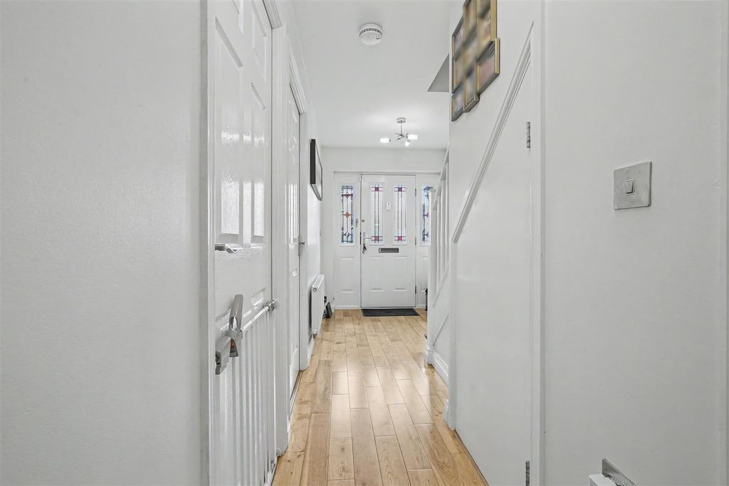 Property photo 2 of 32 Hallway 1_2.Jpeg