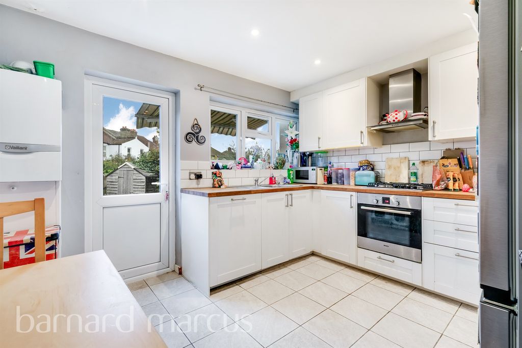 Property photo 3 of 12