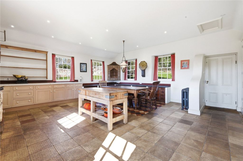 Property photo 3 of 26 Kitchen/Breakfast