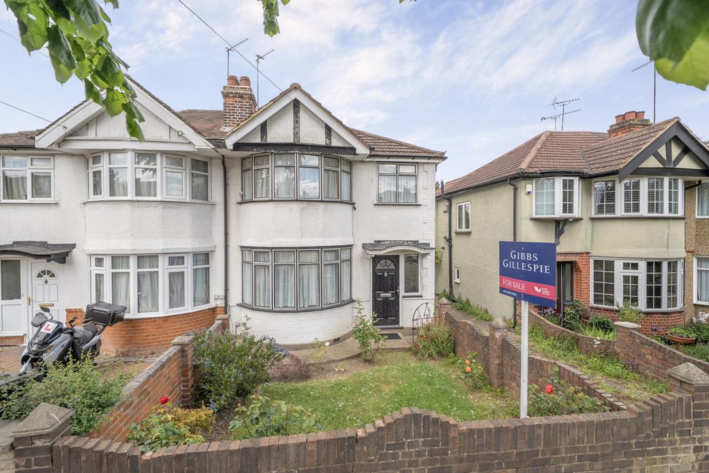 Property photo 1 of 18 1457566-1-6A0314E...