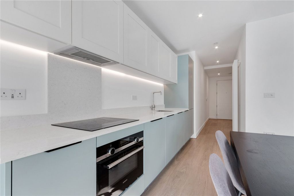 Property photo 1 of 9 Galleria House