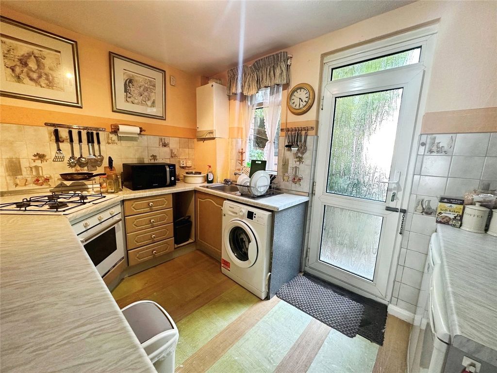 Property photo 2 of 8 Kitchen