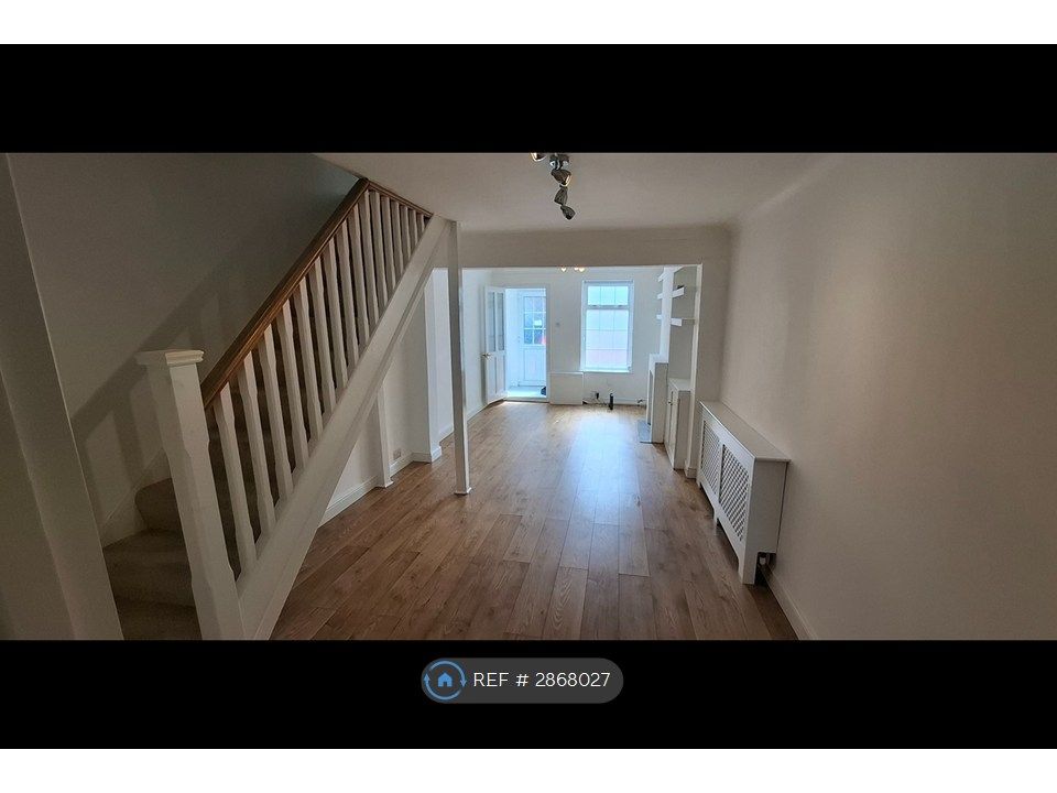 Property photo 2 of 25 Lounge