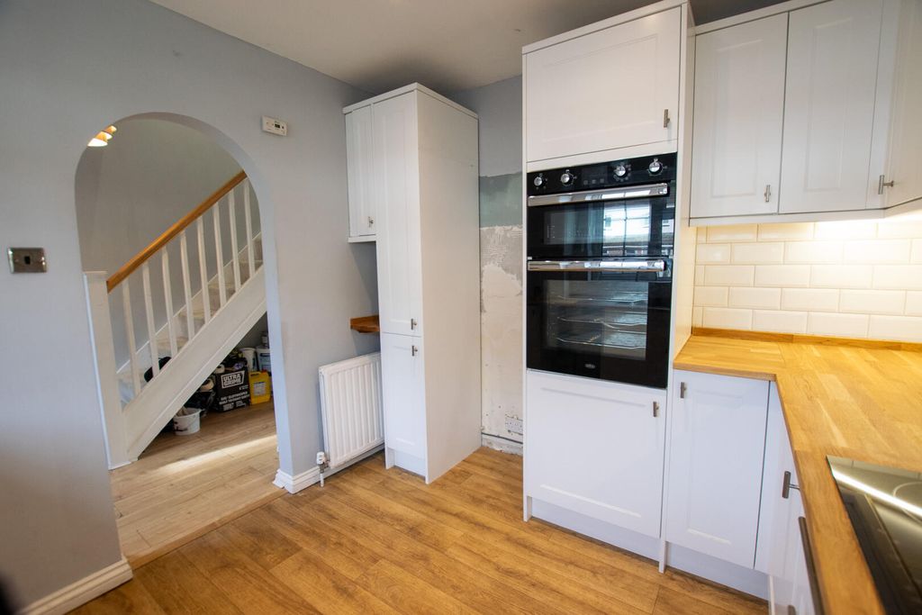 Property photo 2 of 14 Kitchen