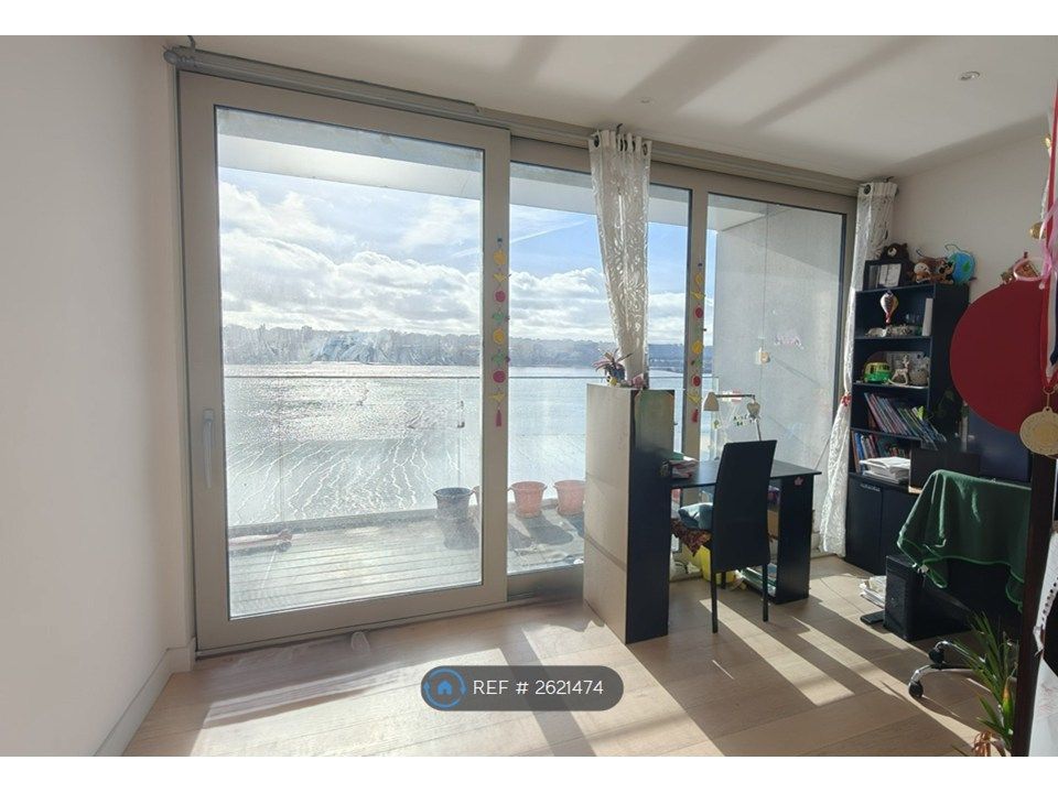 Property photo 1 of 20 Living Room