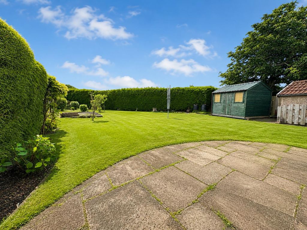 Property photo 2 of 19 Garden