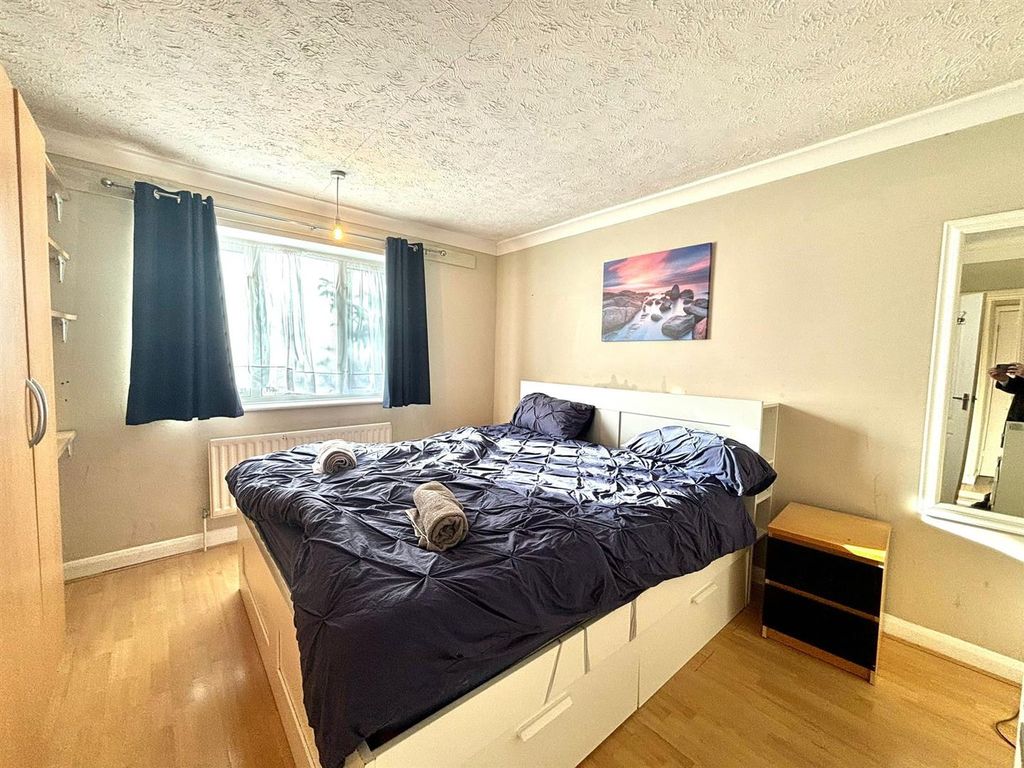 Property photo 3 of 5 Master Bedroom.Jpeg