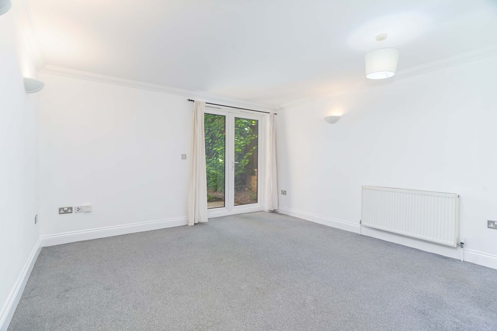 Property photo 2 of 10 Reception/Dining Room
