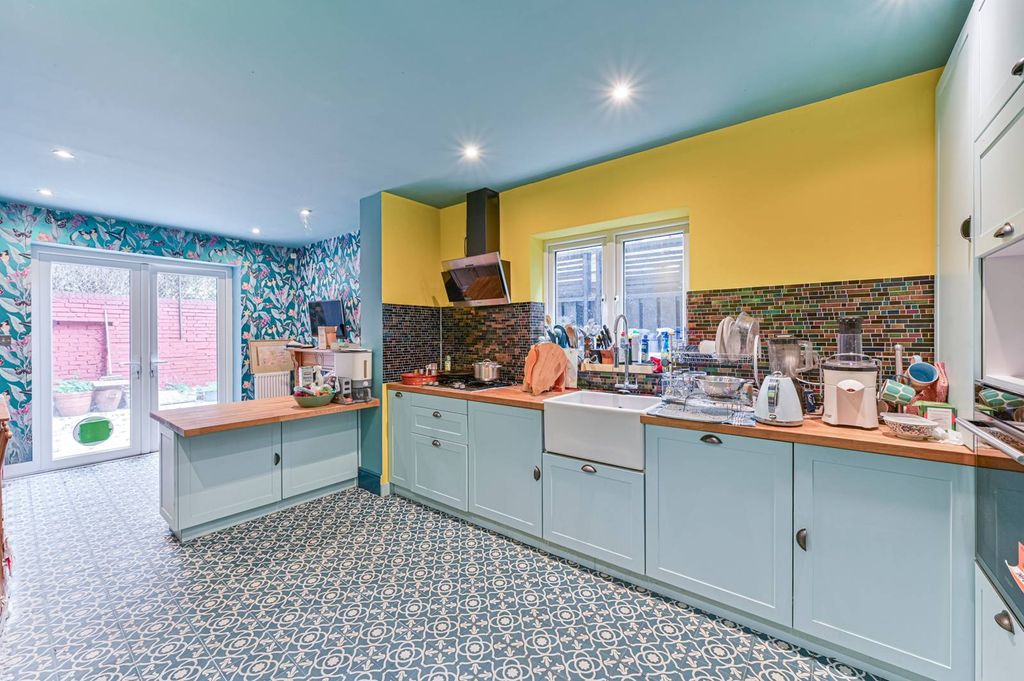 Property photo 3 of 17