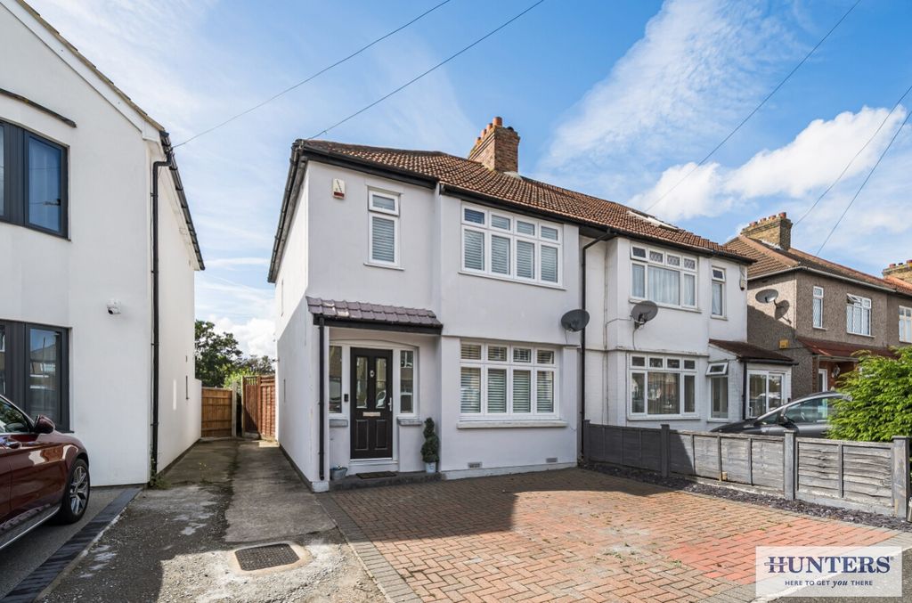 Property photo 1 of 19 External