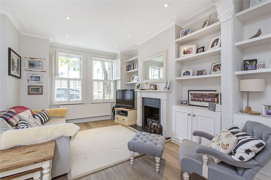 Property photo 1 of 18 Living Area