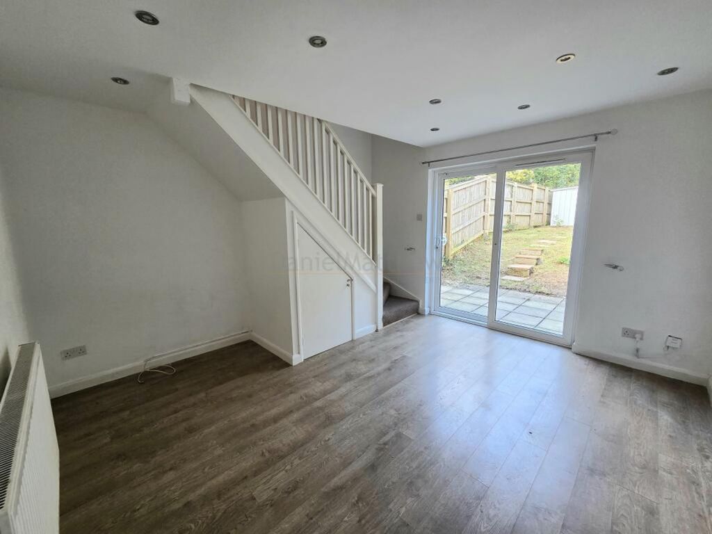 Property photo 2 of 6 Lounge