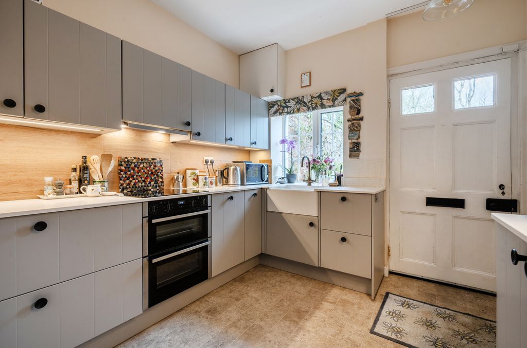 Property photo 3 of 29 Kitchen