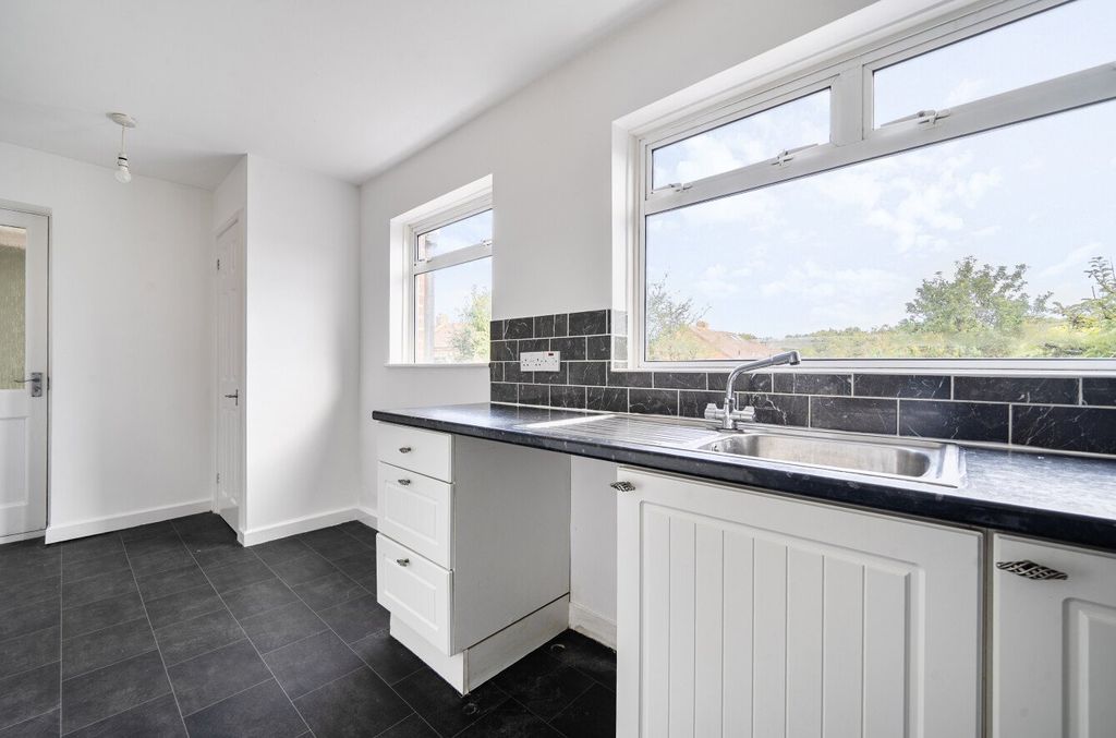 Property photo 2 of 15 1362239-15-68E627...