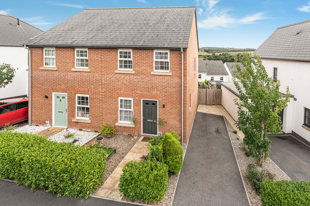 Property photo 1 of 20