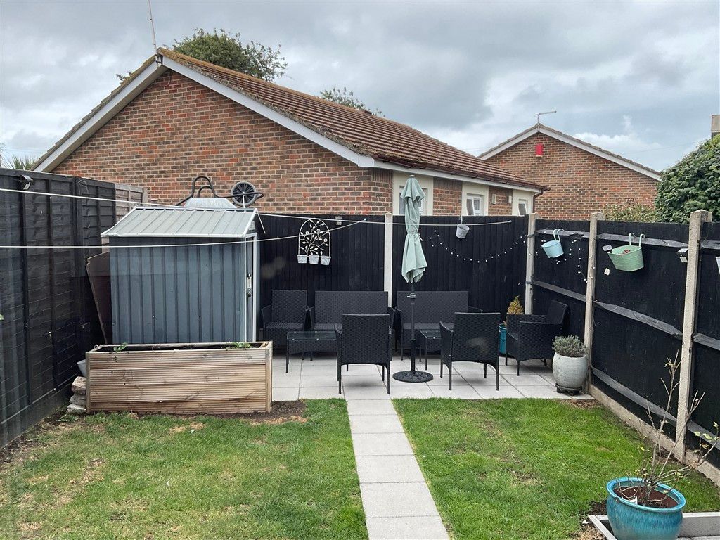 Property photo 2 of 8 Garden