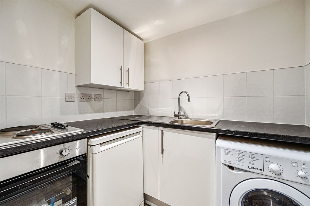 Property photo 2 of 7 Kitchen