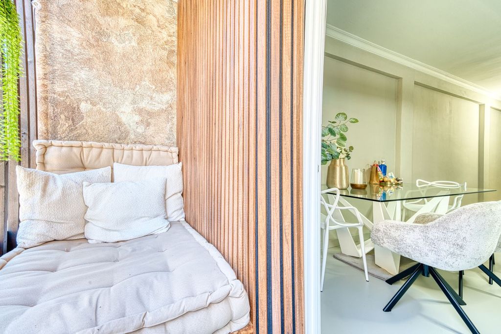 Property photo 2 of 36