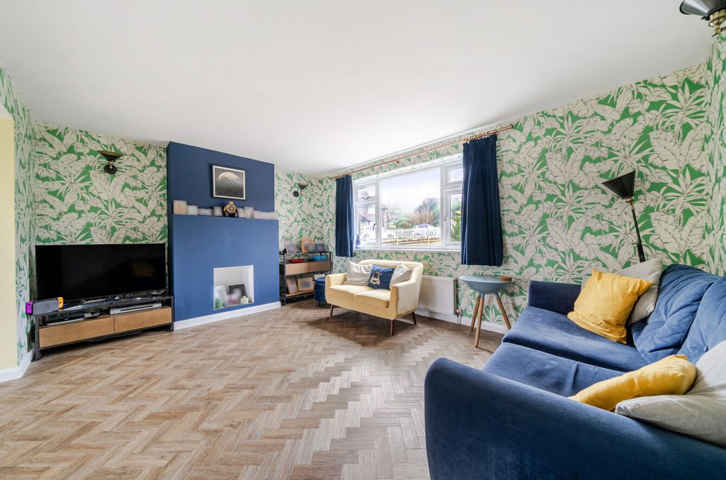 Property photo 3 of 19