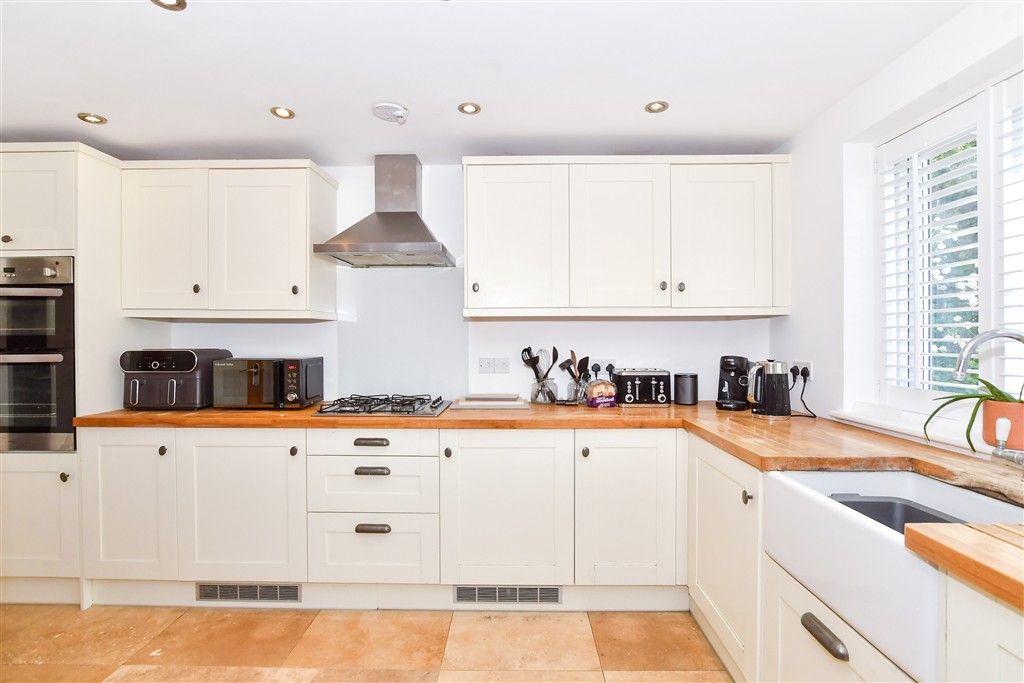 Property photo 2 of 11 Kitchen/Dining Area
