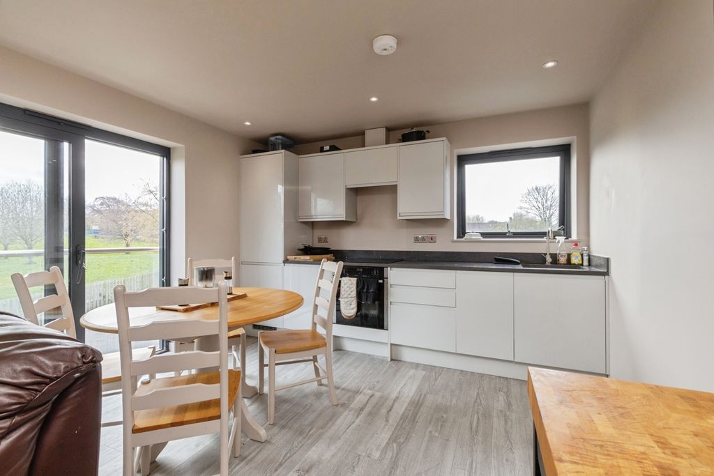 Property photo 2 of 18 Pbox-Img.Jpg