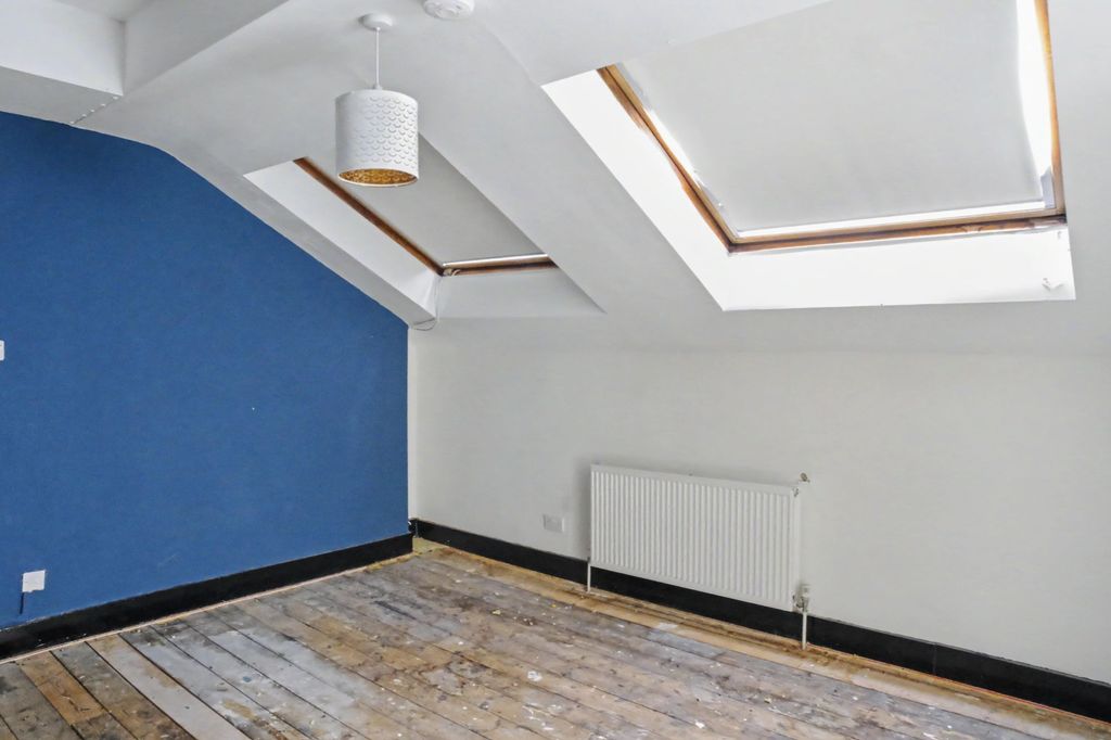Property photo 2 of 11 Flat E, 141 Holland Road, London W14 8As