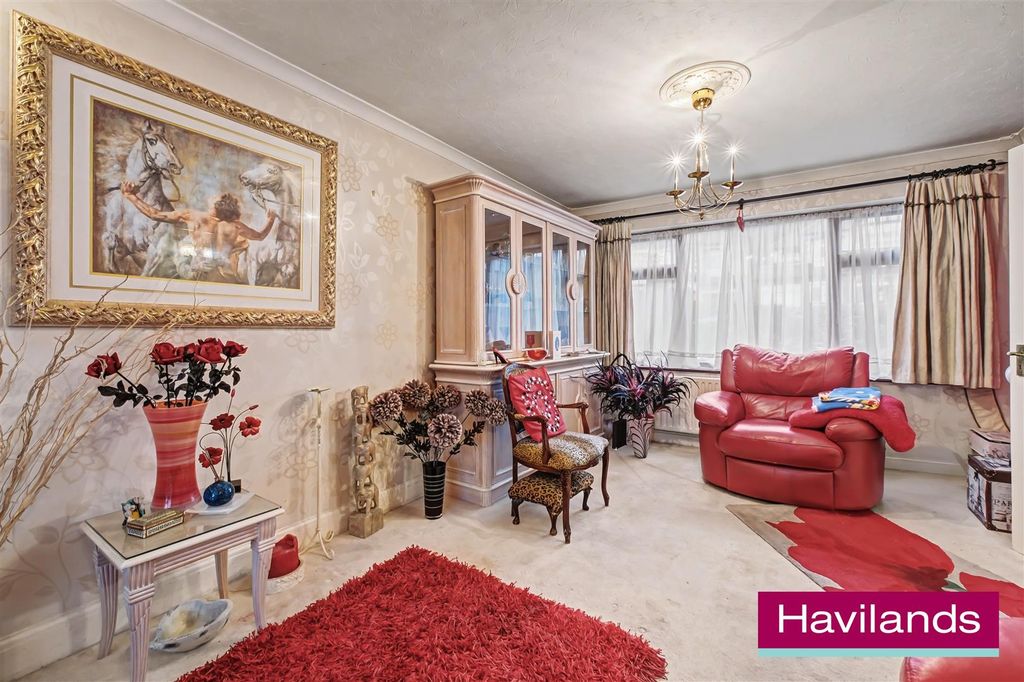 Property photo 3 of 20 Brycedale Crescent N14 7Ex-16.Jpg