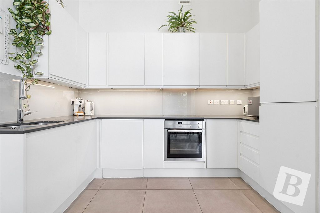 Property photo 3 of 16 Kitchen