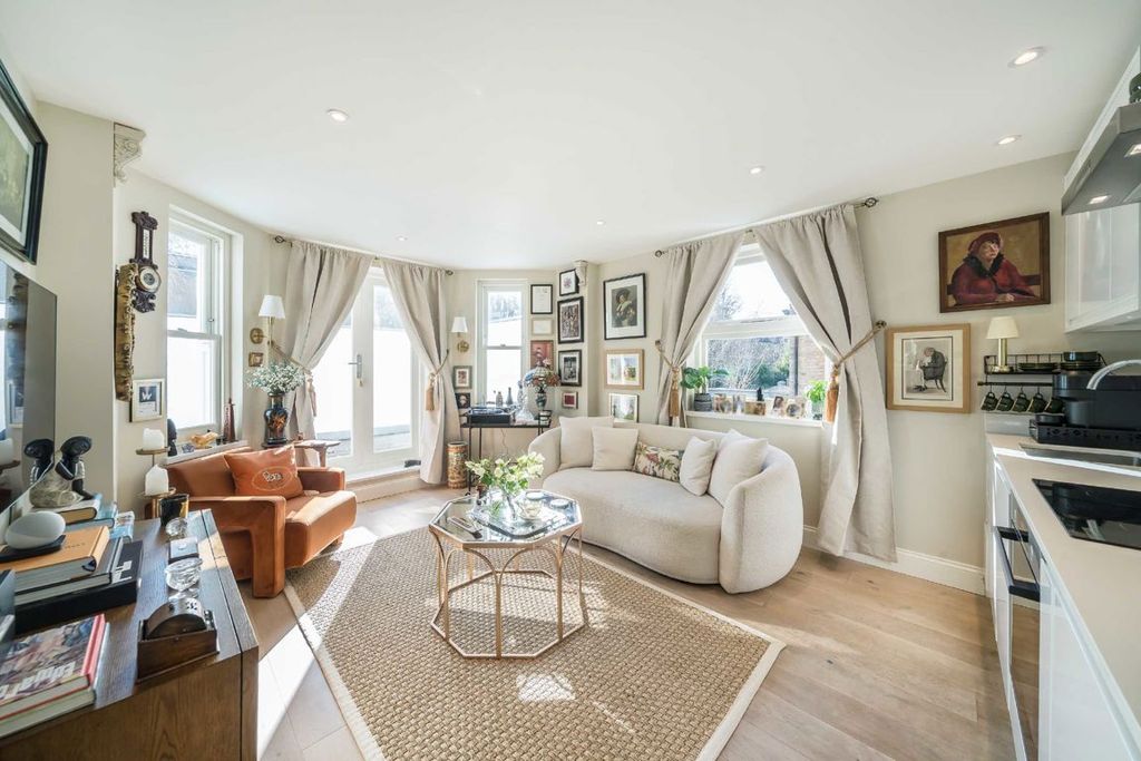 Property photo 3 of 6