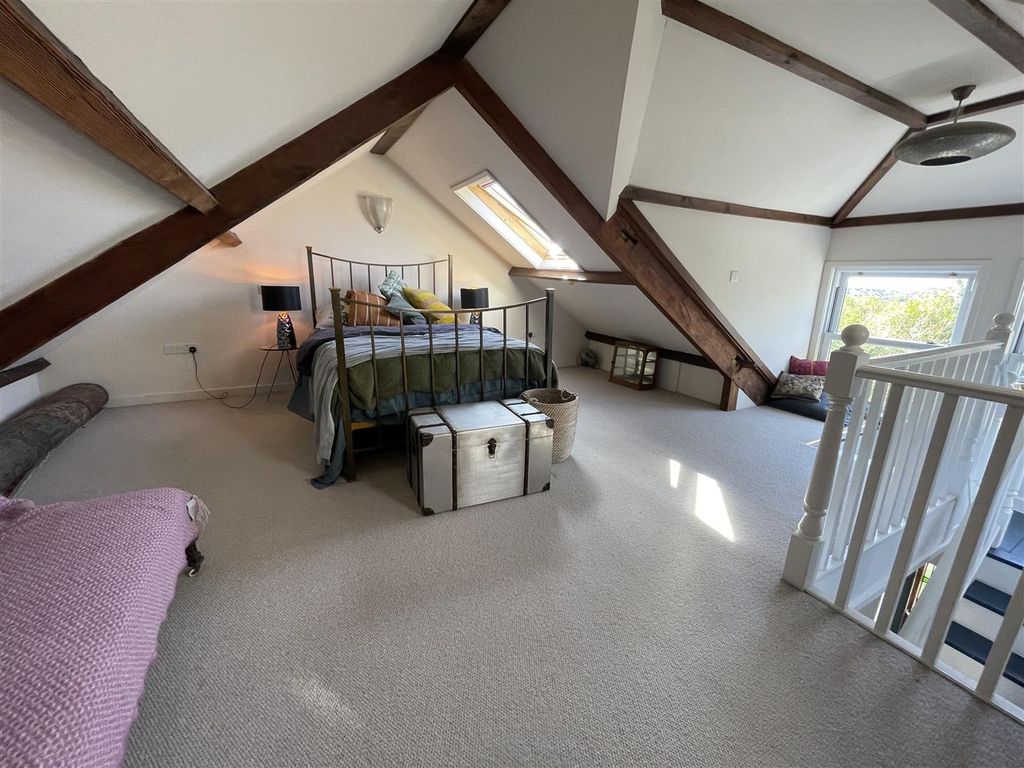 Property photo 2 of 43 Attic Room