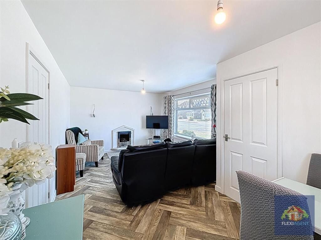 Property photo 3 of 23 4320334
