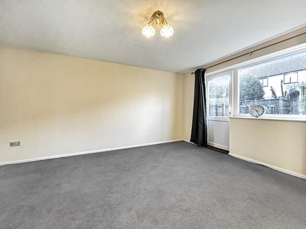 Property photo 2 of 8 Lounge