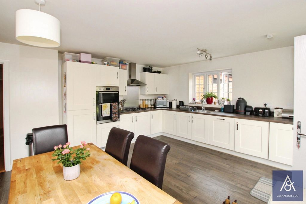 Property photo 3 of 19 Kitchen/Dining Room