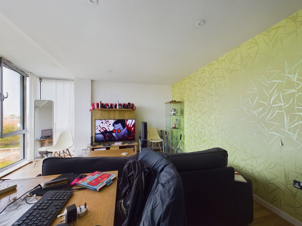 Property photo 2 of 8