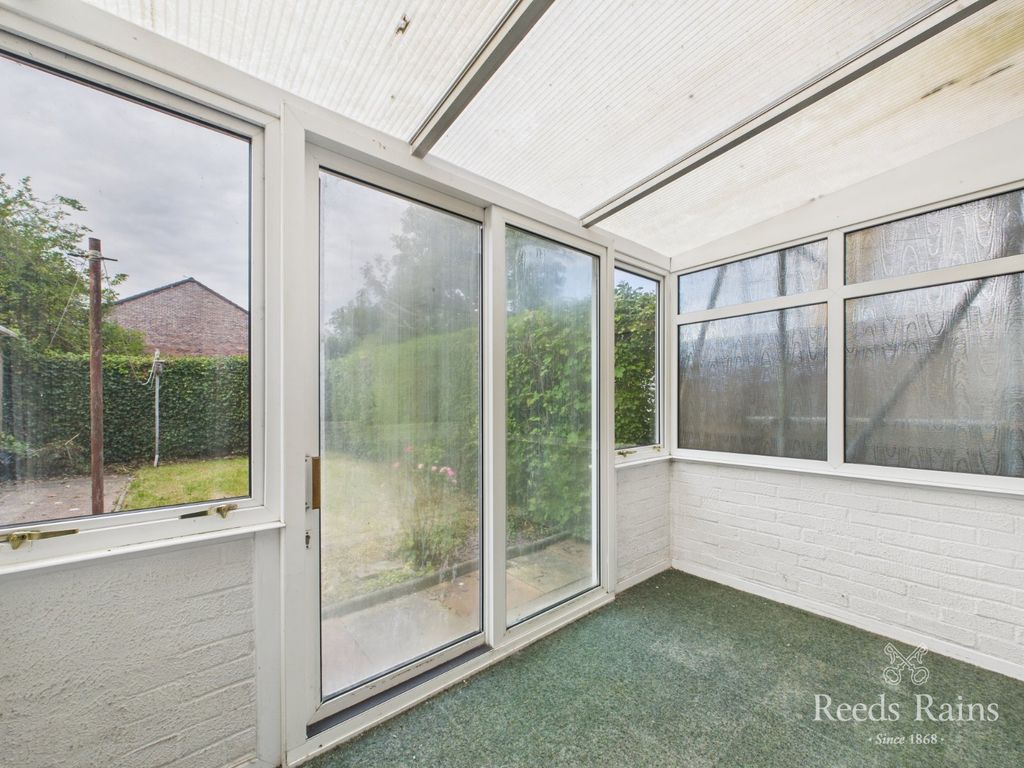 Property photo 3 of 17 Conservatory