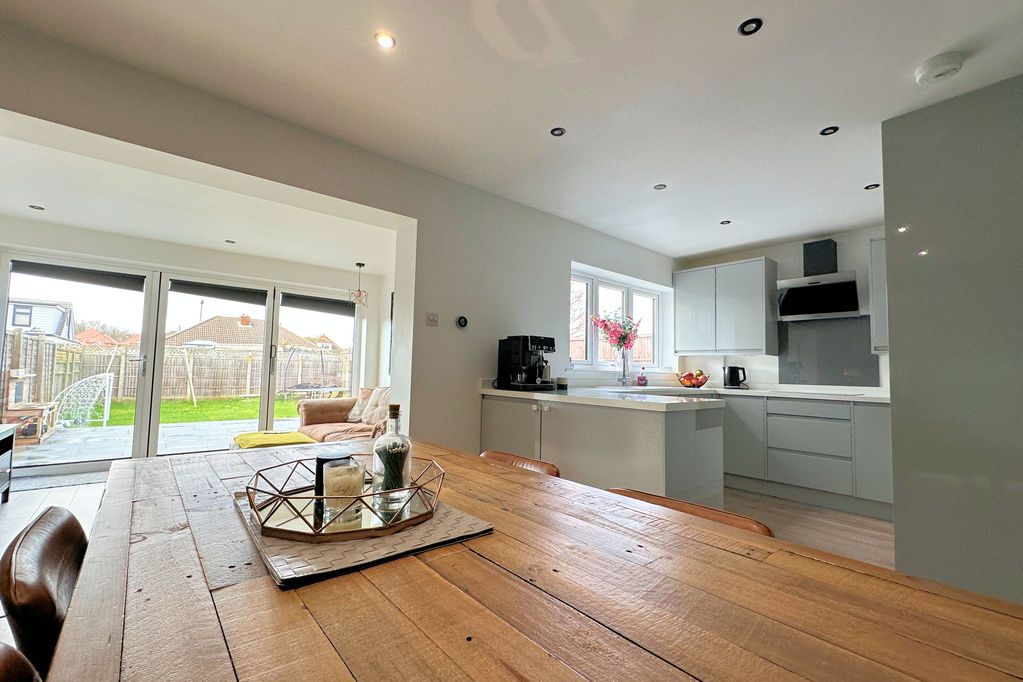 Property photo 3 of 21 Kitchen/Diner