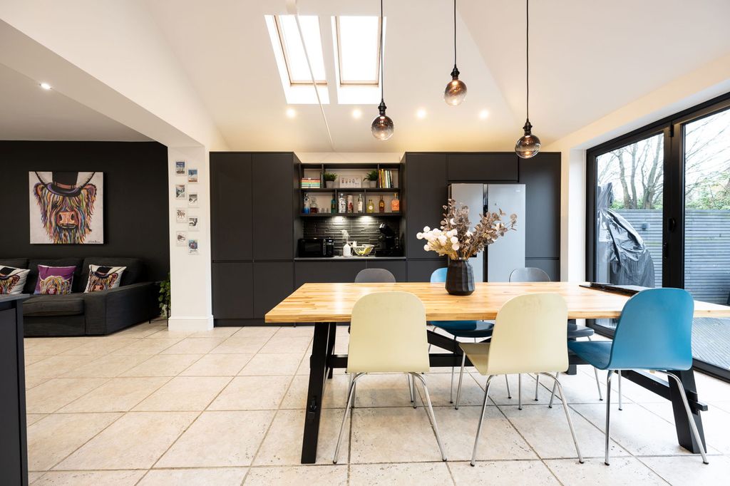 Property photo 3 of 44