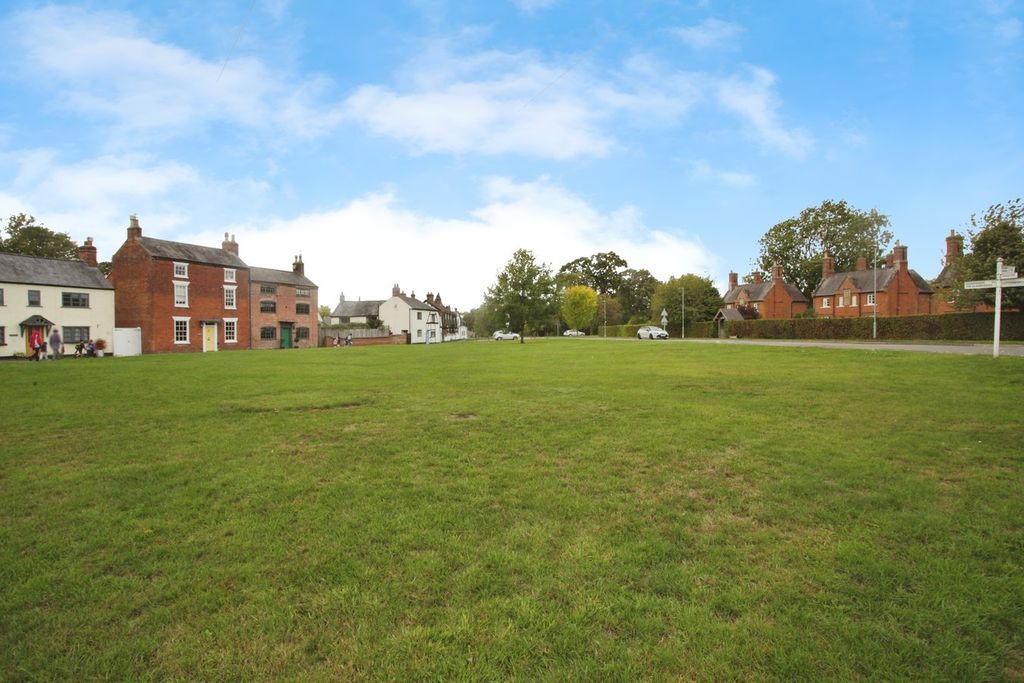 Property photo 1 of 34