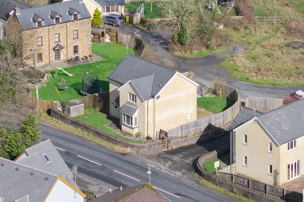 Property photo 2 of 22