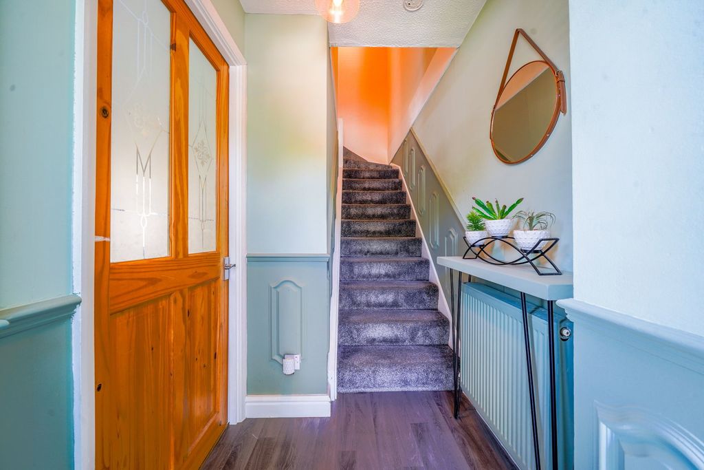 Property photo 2 of 27