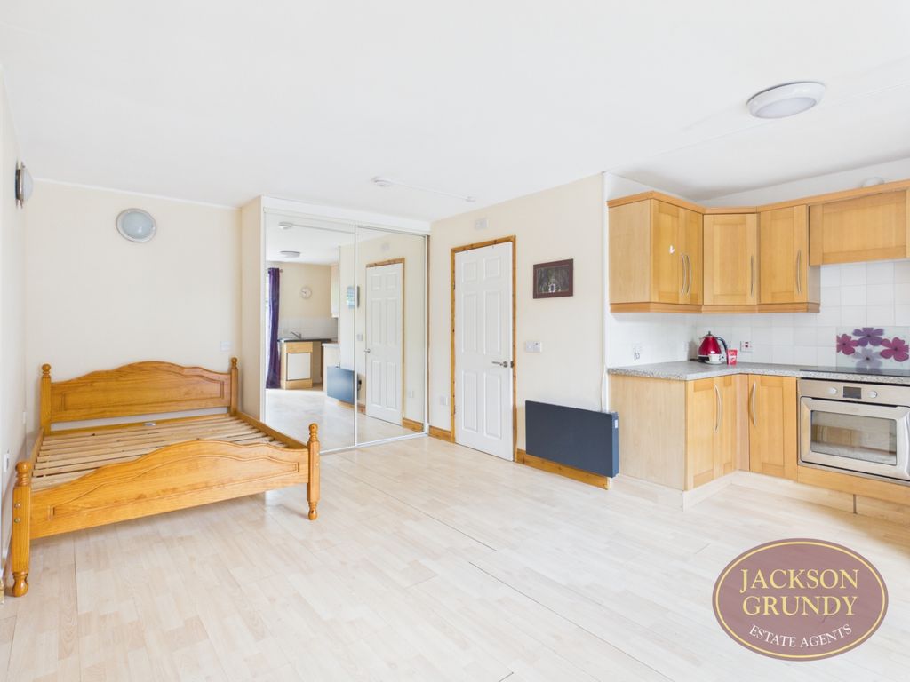 Property photo 2 of 9 Sheaf Street