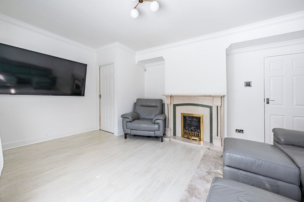 Property photo 3 of 35