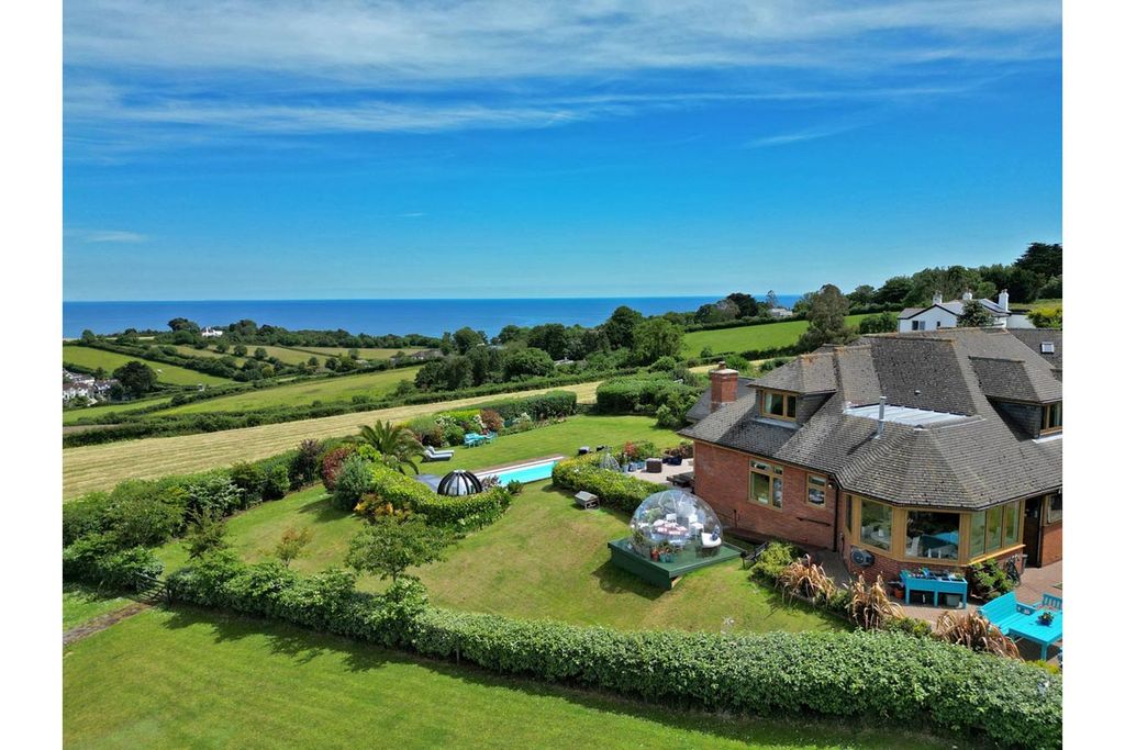 Property photo 2 of 62 Sea View