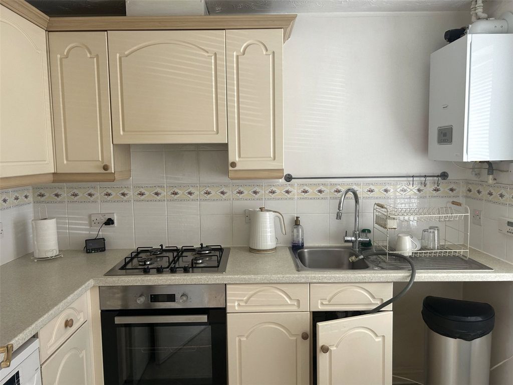 Property photo 3 of 8 Kitchen