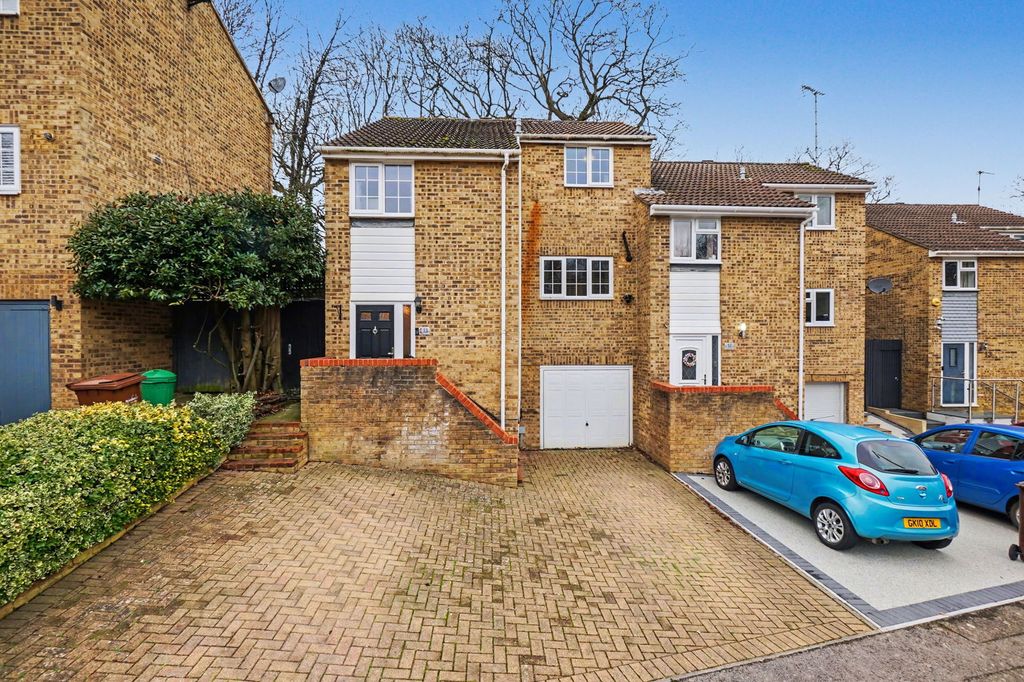 Property photo 1 of 32