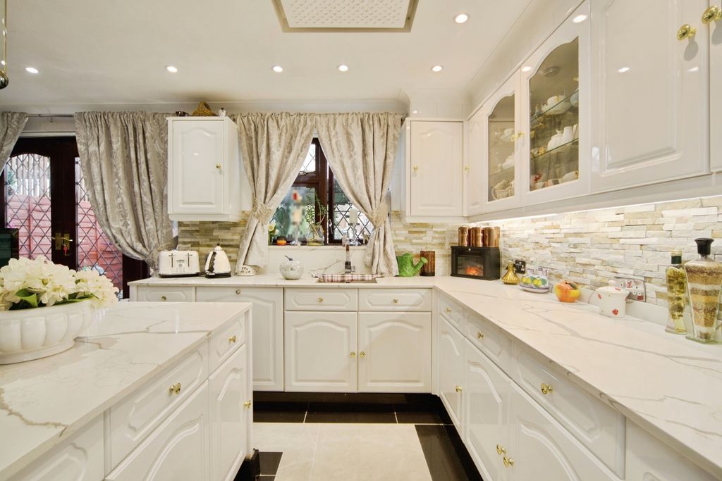 Property photo 3 of 18 Pbox-Img.Jpg