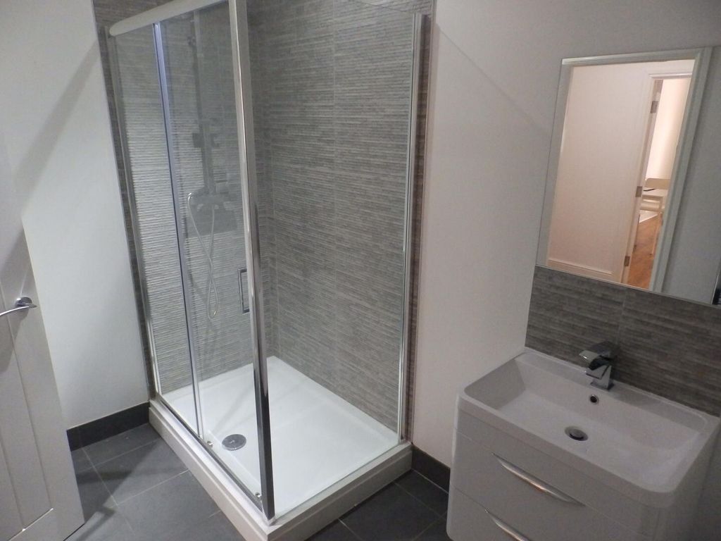 Property photo 3 of 8 Bathroom