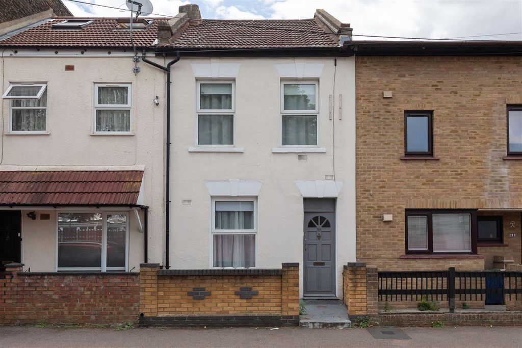 Property photo 1 of 15 Maryland Road, E15