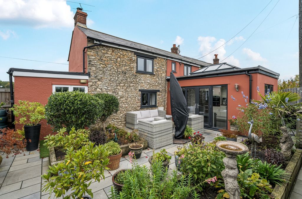 Property photo 2 of 23 Garden