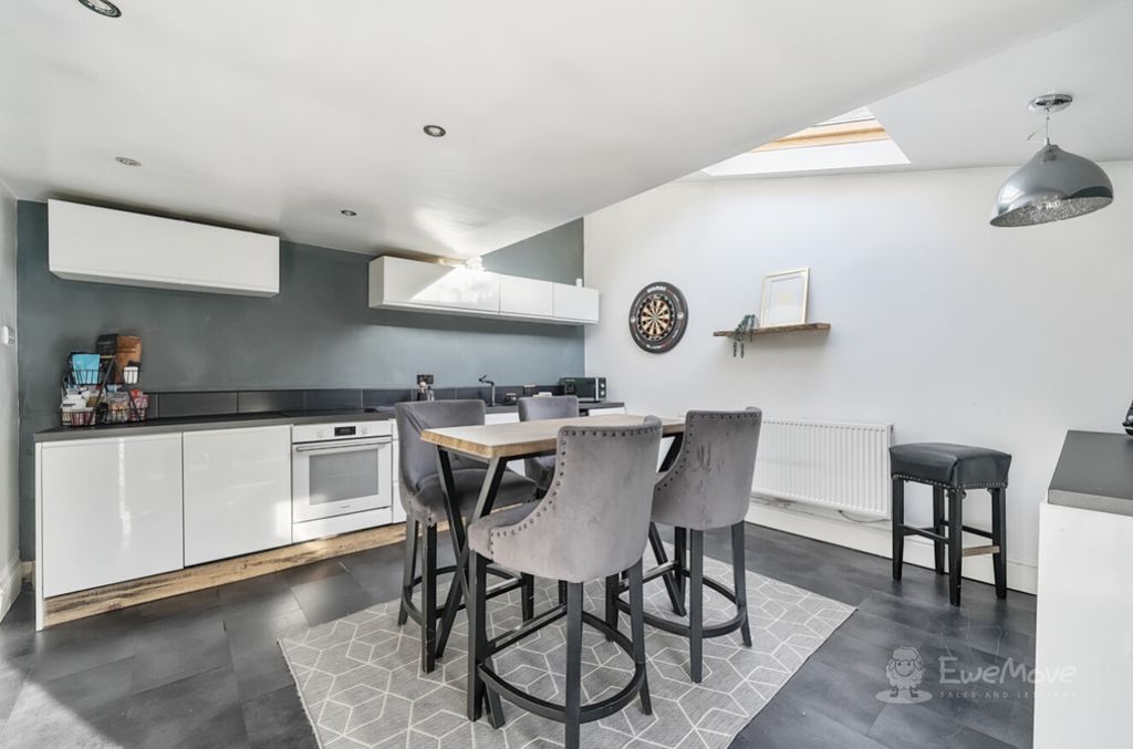 Property photo 3 of 12 14